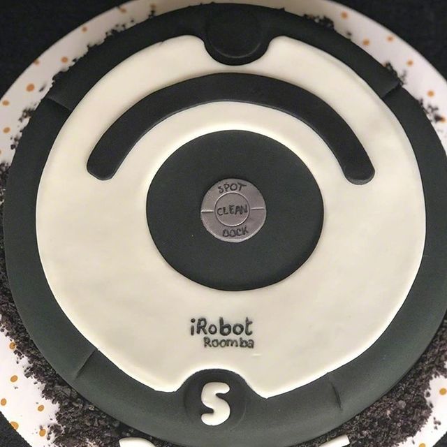 Cât de mult își iubesc oamenii roboții? Atât de mult încât să facă tort în formă de Roomba! La mulți ani!⠀⠀⠀⠀⠀⠀⠀⠀⠀
#iRobotRegram kasterkonfections #iRobot #Roomba #Braava #roboticvacuumcleaner #roboticmop #robotaspirator #robotmop #sparklingclean #robot #robots #robotic #curatluna